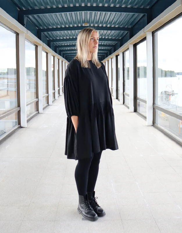 Flirty Dress Puff-Sleeve Black