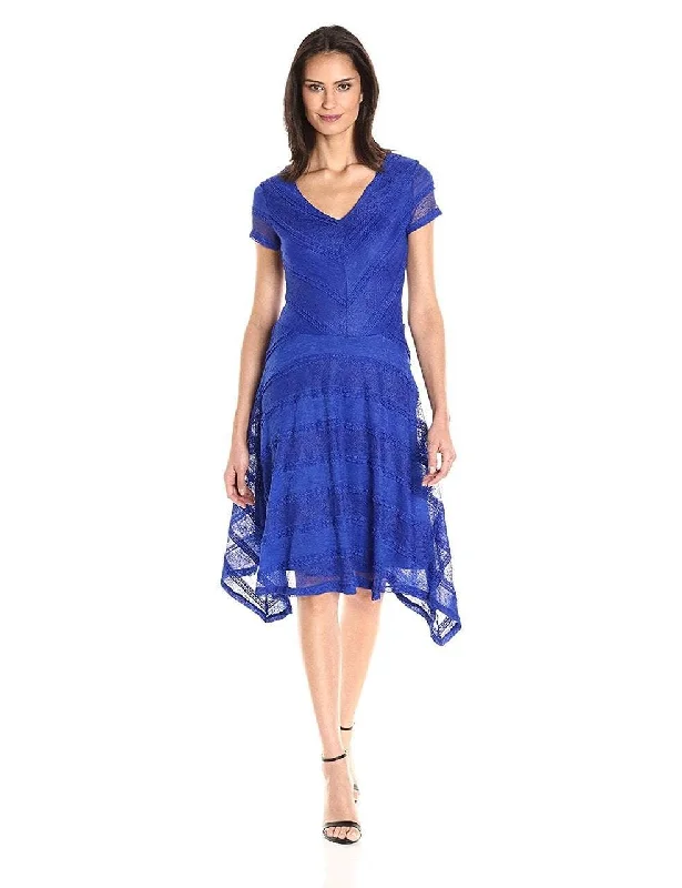 Sangria - V Neck Laced Knee Length Dress DXGUBEBSC