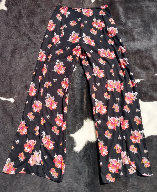 Rock & Roll Cowgirl Women's Black & Red Rose Wide Leg Pant High-Waist Jogger Pants