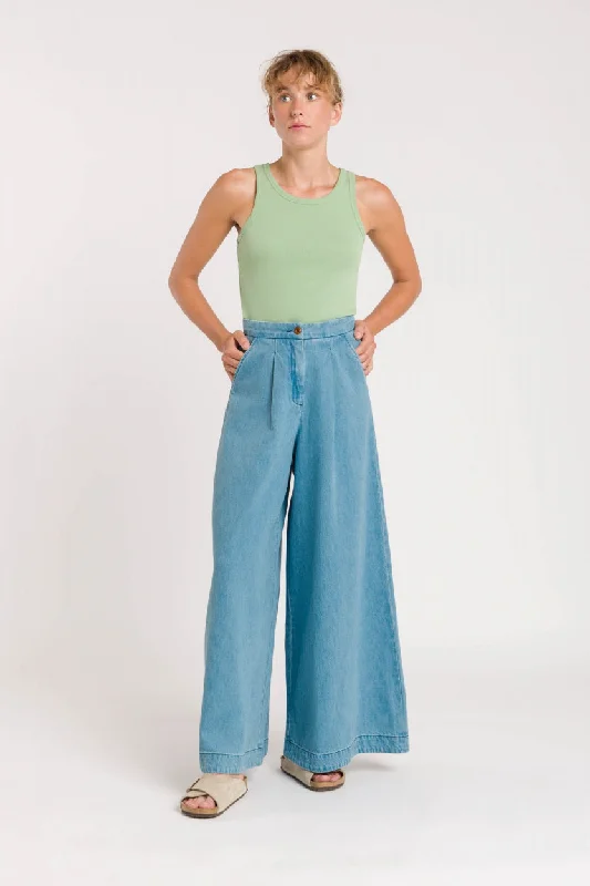 Elsa Quennell Jeans Light Denim Fashionable Raw Edge Jeans
