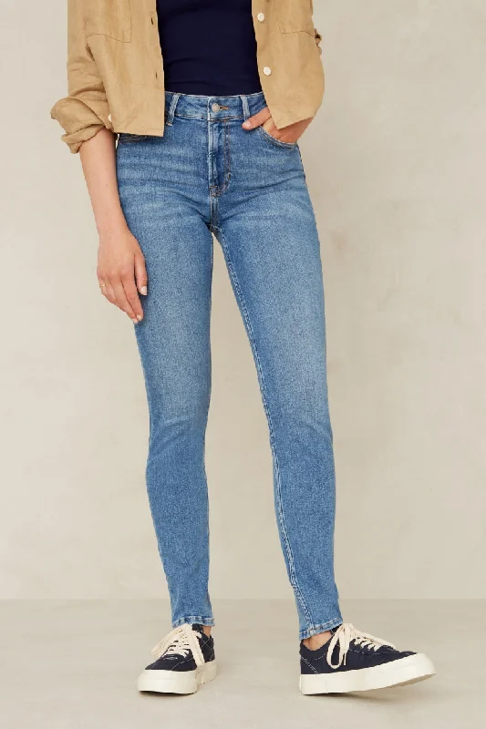 Juno Medium Jeans Light Denim Comfortable Zip-Fly Denim Jeans